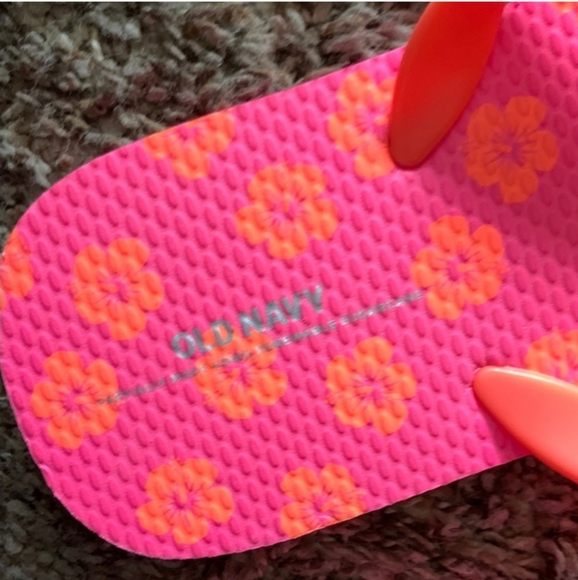 Girls youth sz 5/6 Neon Petunia old navy flip flops. NWOTS - Picture 6 of 7